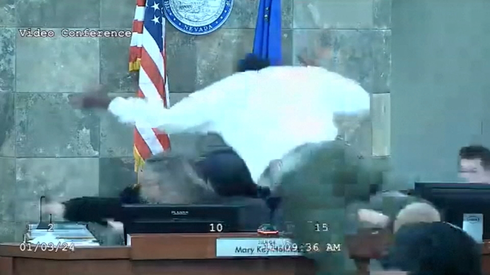 Man leaps over bench to attack judge, sparking bloody brawl in Las Vegas courtroom: VIDEO