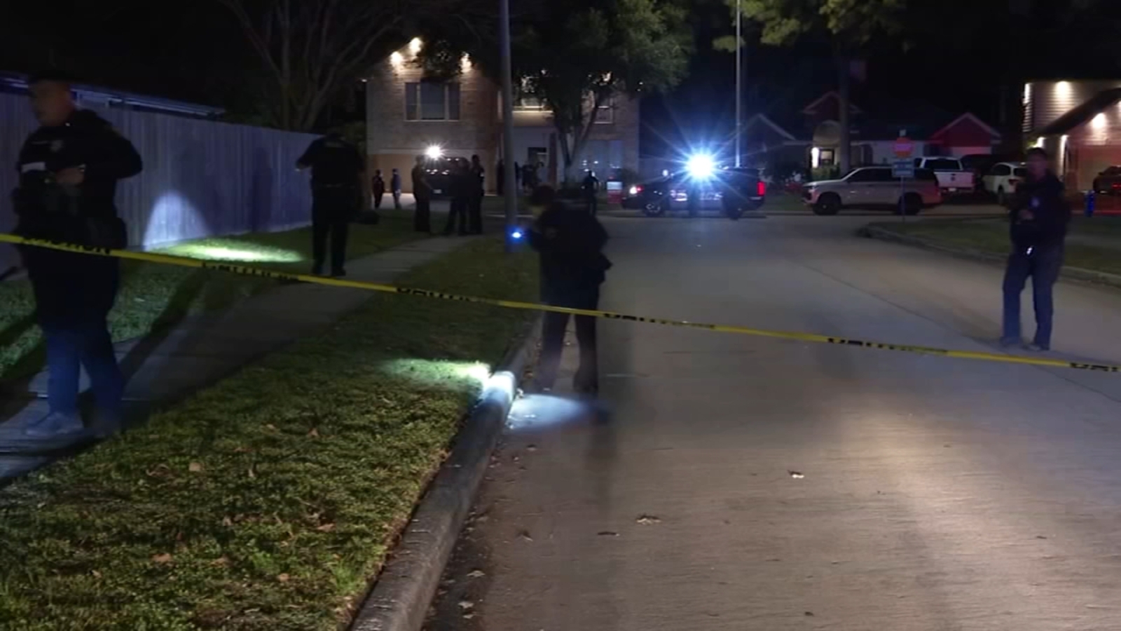 Man shot at off-duty Humble ISD officer after firing gun at teen son on Yaupon Holly Lane near Atascocita, Harris Co. Pct. 3 says - Vimarsana News