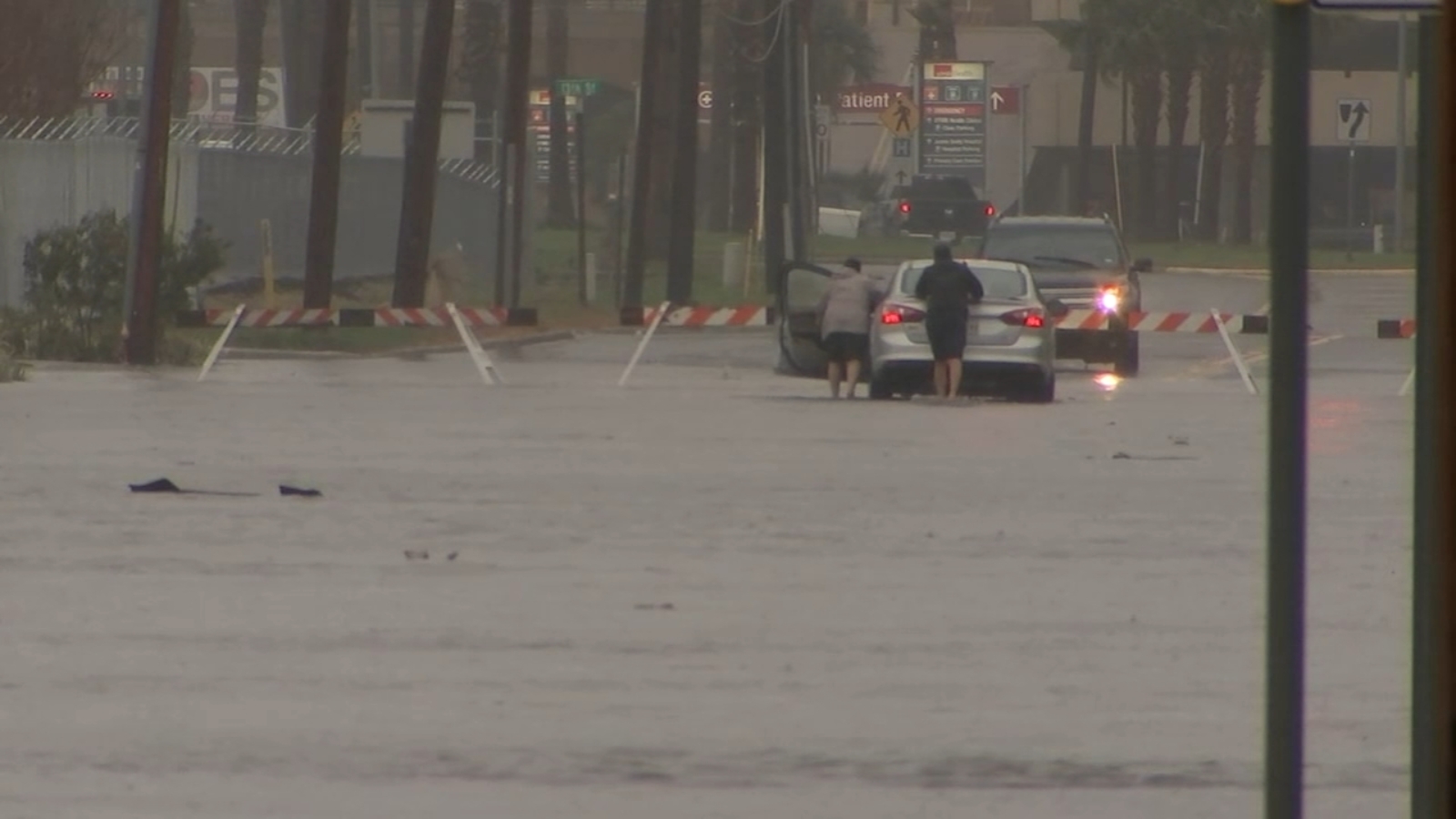 High water and power outages cause headaches for some residents in Galveston County after Friday morning storms - Vimarsana News