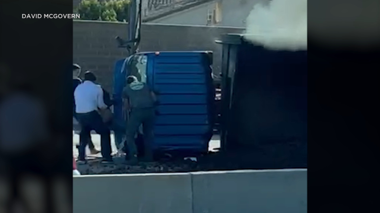 Rescatan a conductor de un camión en llamas en la autopista 134