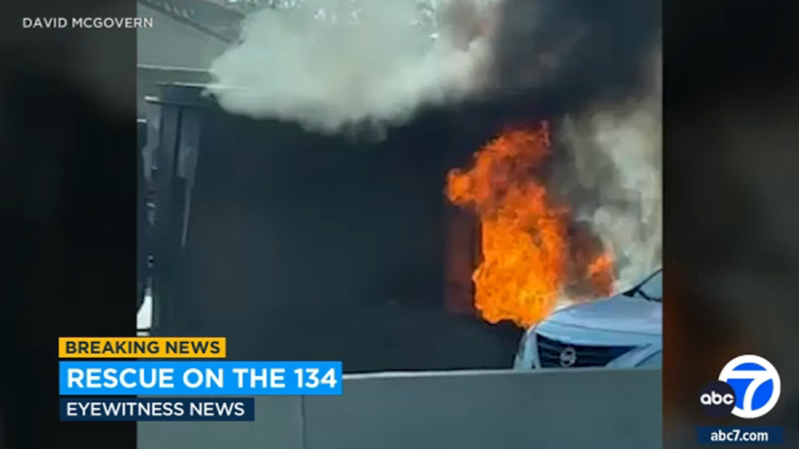 Dramatic video: Good Samaritans rescue driver from cab of burning overturned truck on 134 Freeway near Burbank - Vimarsana News