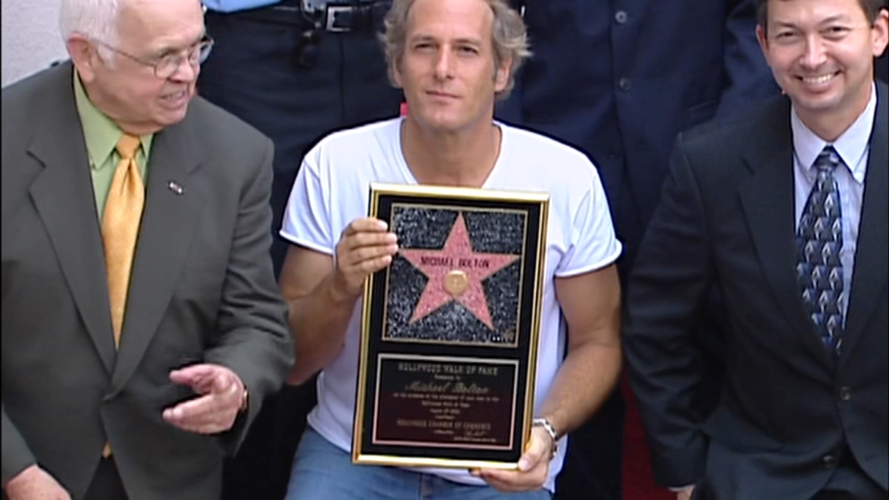 Singer Michael Bolton has surgery to remove brain tumor