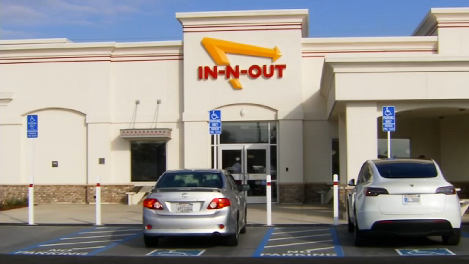 In-N-Out Burger open for business in Madera