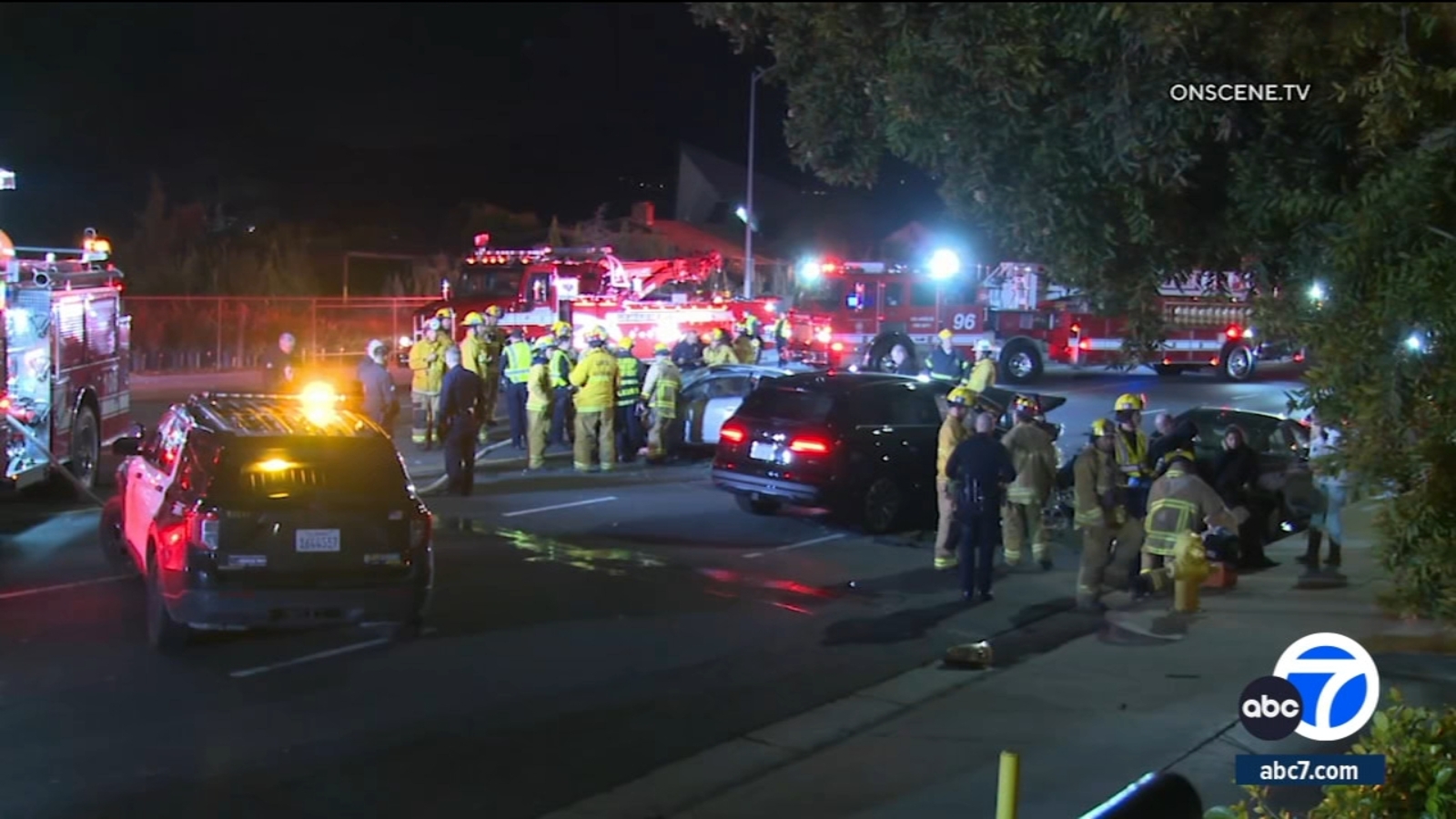 2 killed, 4 injured in multicar crash in Canoga Park ABC7 Los Angeles