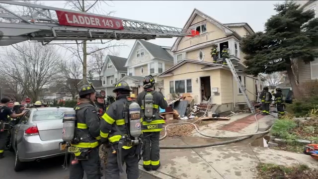 4 people, including firefighter, hurt in Queens house fire