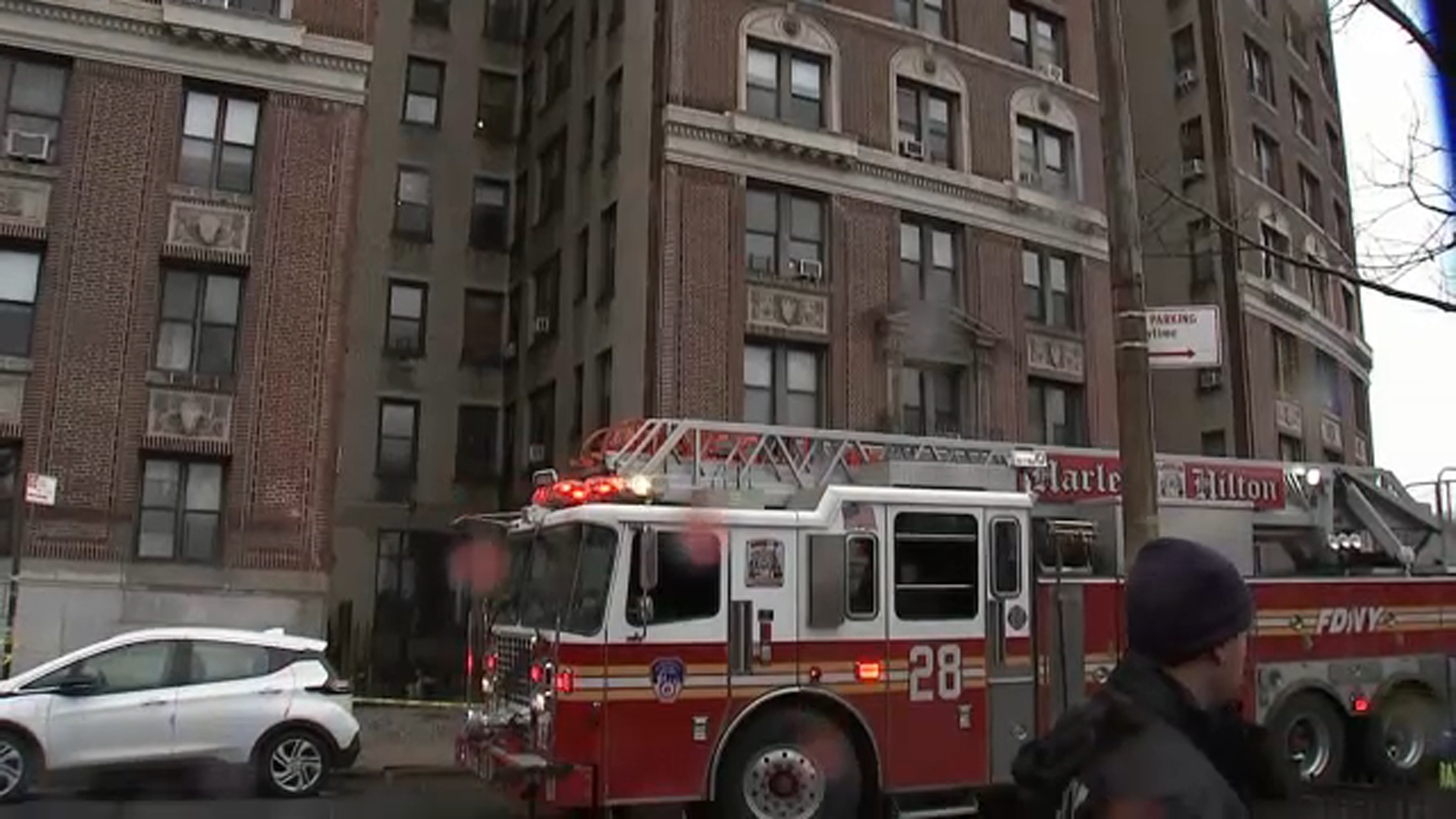 3 people injured, 1 critically, in Harlem apartment building fire