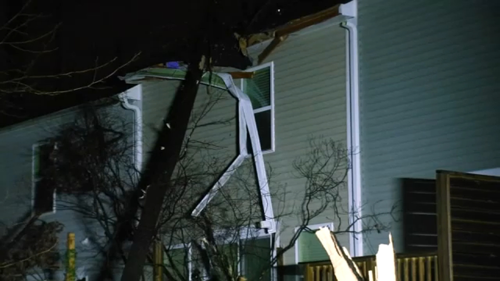 Severe weather NC | Cary homes hit by fallen tree amid afternoon storm - Vimarsana News