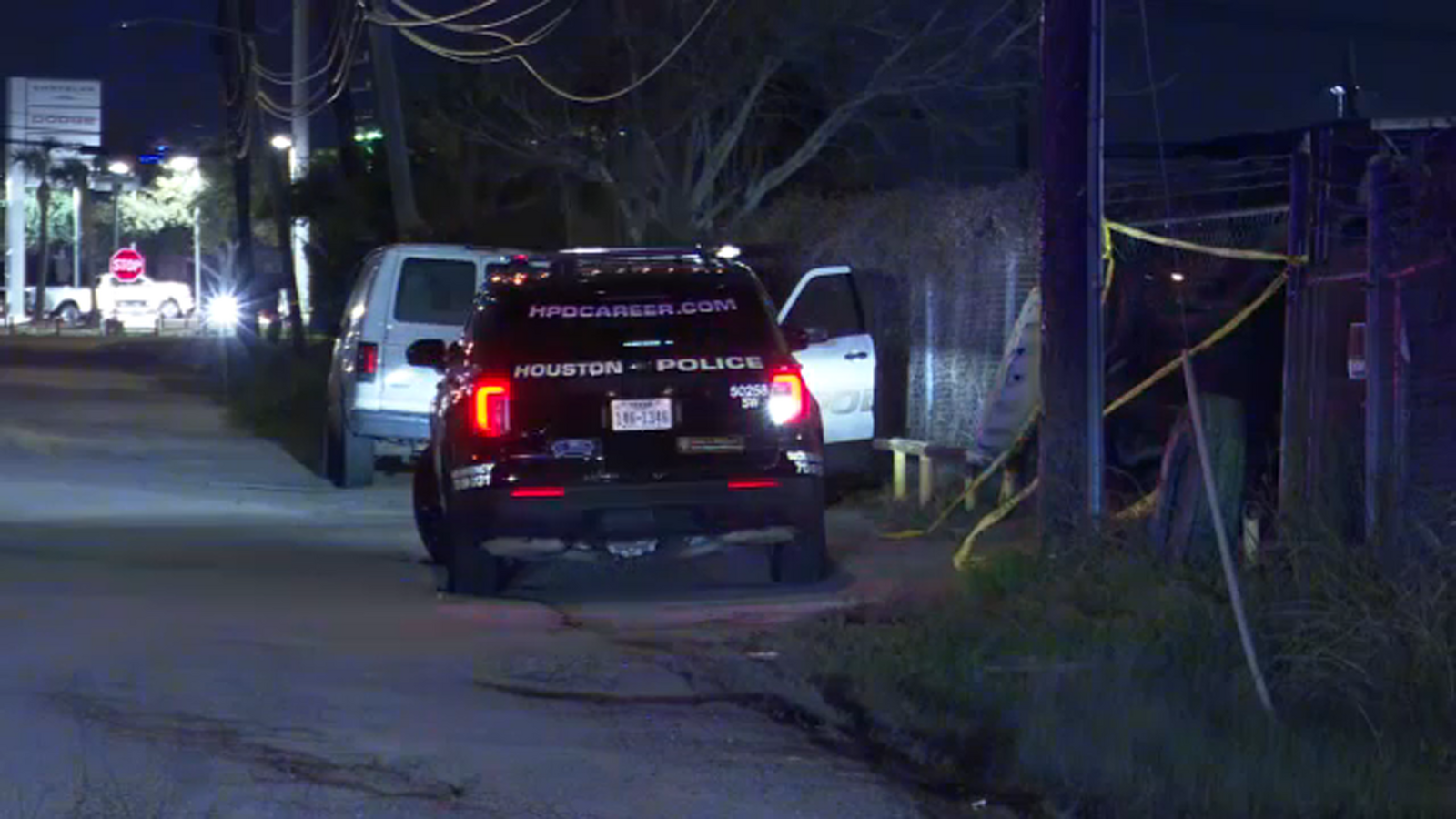 Houston tire shop customer killed, employee injured after suspect opens fire on business on Mansard, HPD says - Vimarsana News