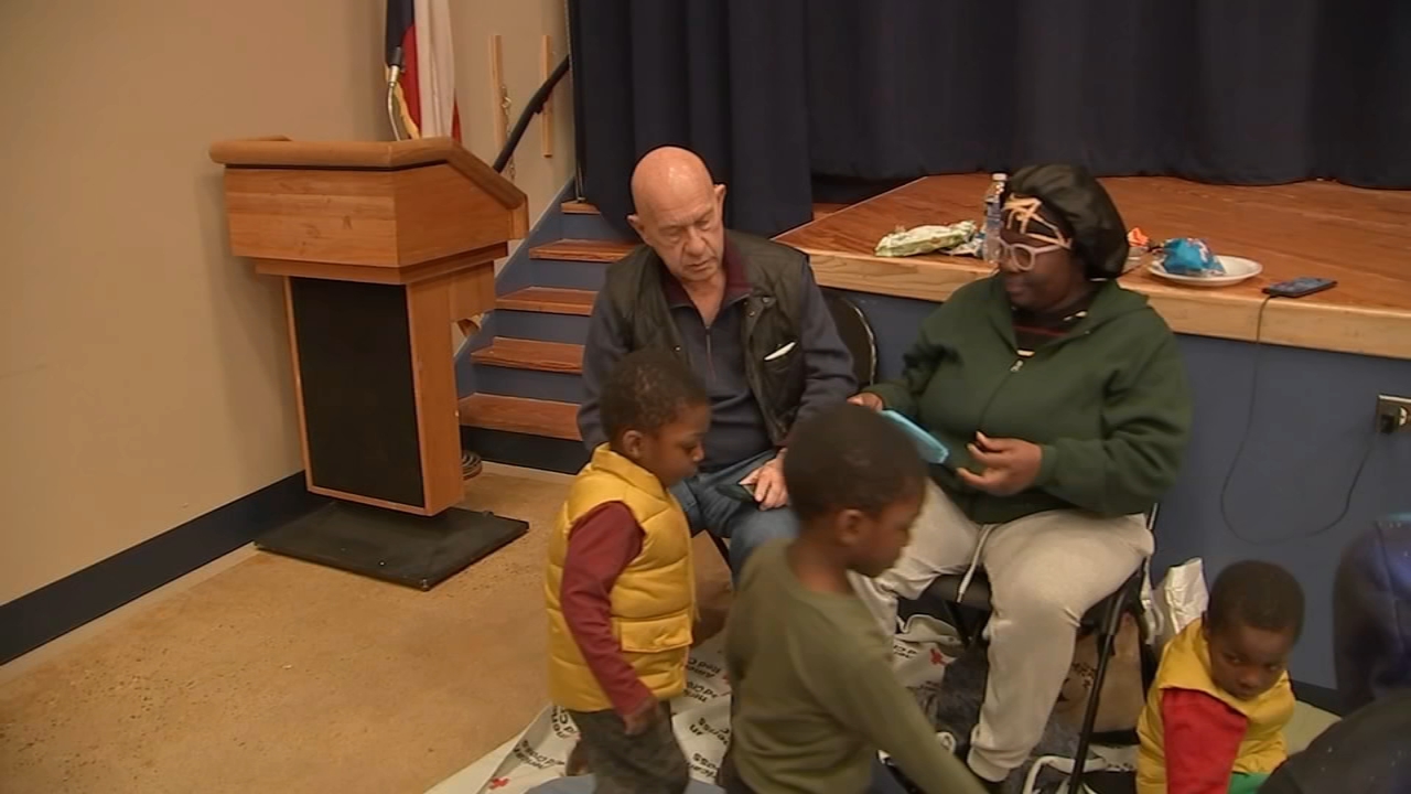 Houston's homeless prepare for second night of freezing temperatures