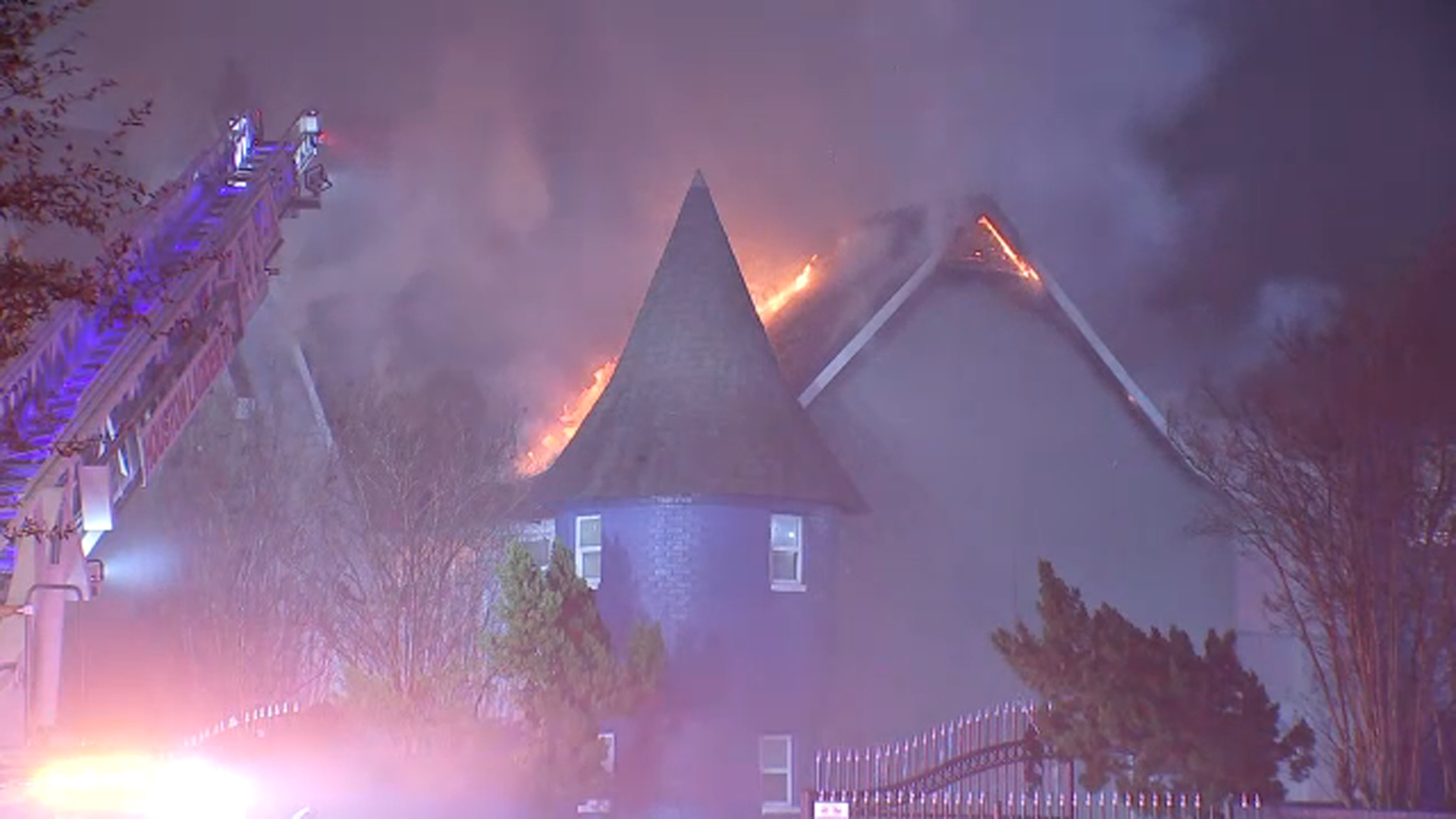 3-alarm fire sends flames shooting out of SW Houston apartment