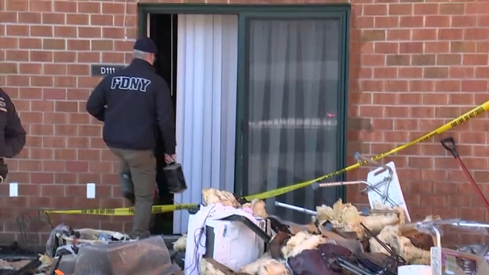 1 killed in apartment fire in South Jamaica, Queens