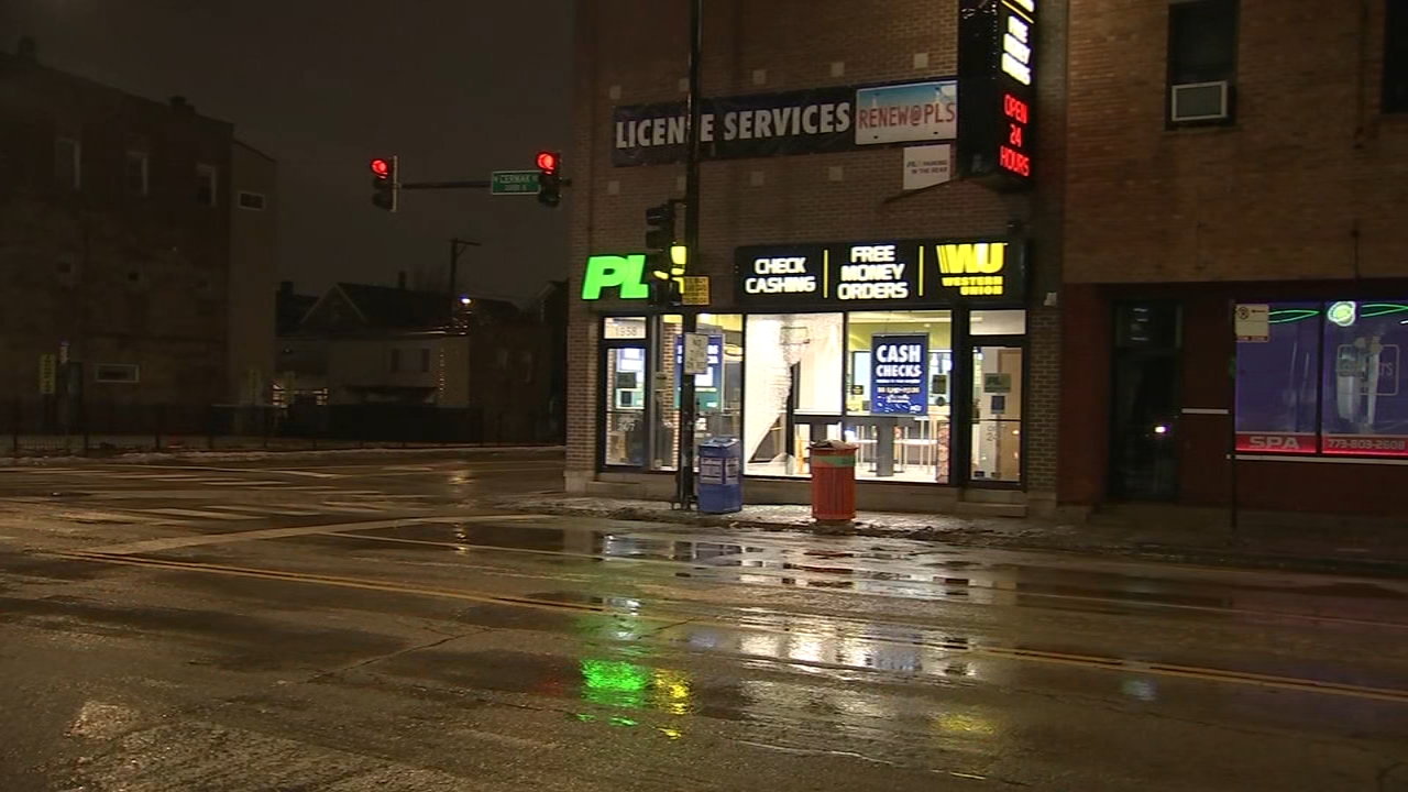 Thieves steal ATM machine in front of SW Side store employee: CPD