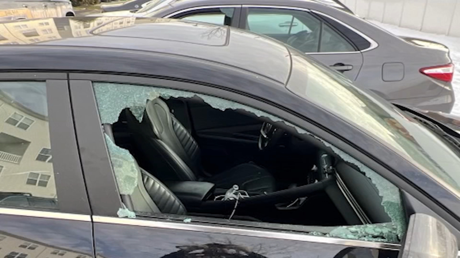 New Castle County police investigating after thieves break into 23 cars