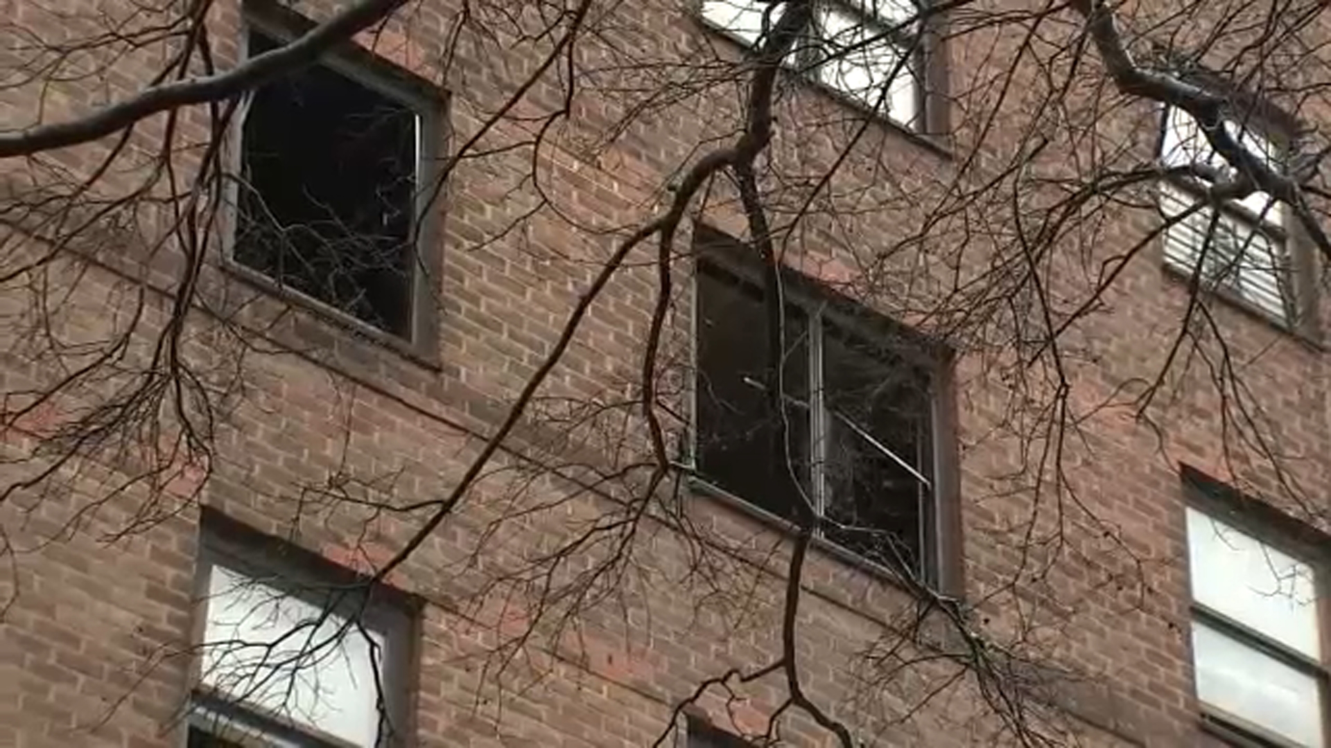Man killed in East Harlem high-rise fire