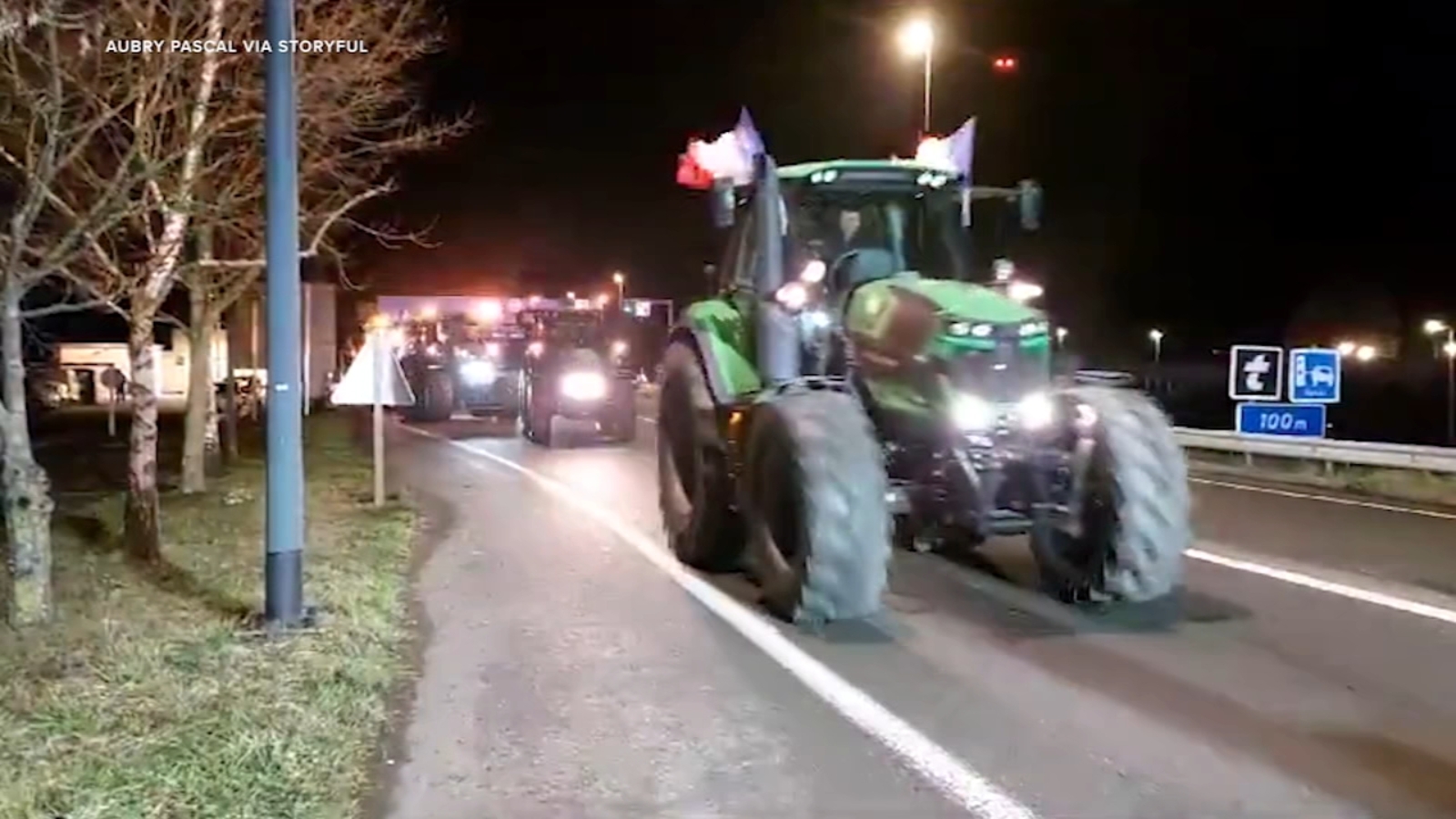 France's protesting farmers encircle Paris with tractor barricades, vowing a 'siege' - Vimarsana News
