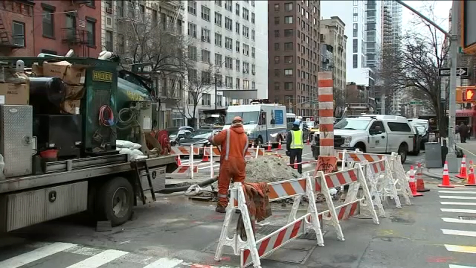 Книга авеню. Утопия авеню обложка. Комната наоми джонатан эйклифф. Fashion avenue на испанском. Авеню читать.