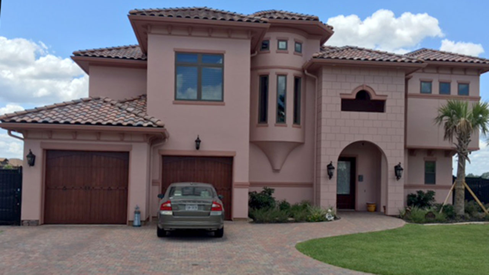 Lake Conroe homeowners, HOA spar over pink home ABC13 Houston