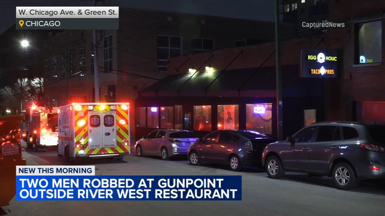 2 robbed while picking up food in River West