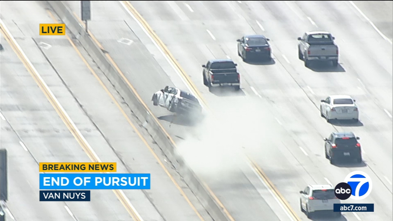 Chase suspect slams into median on 405 Freeway in Van Nuys