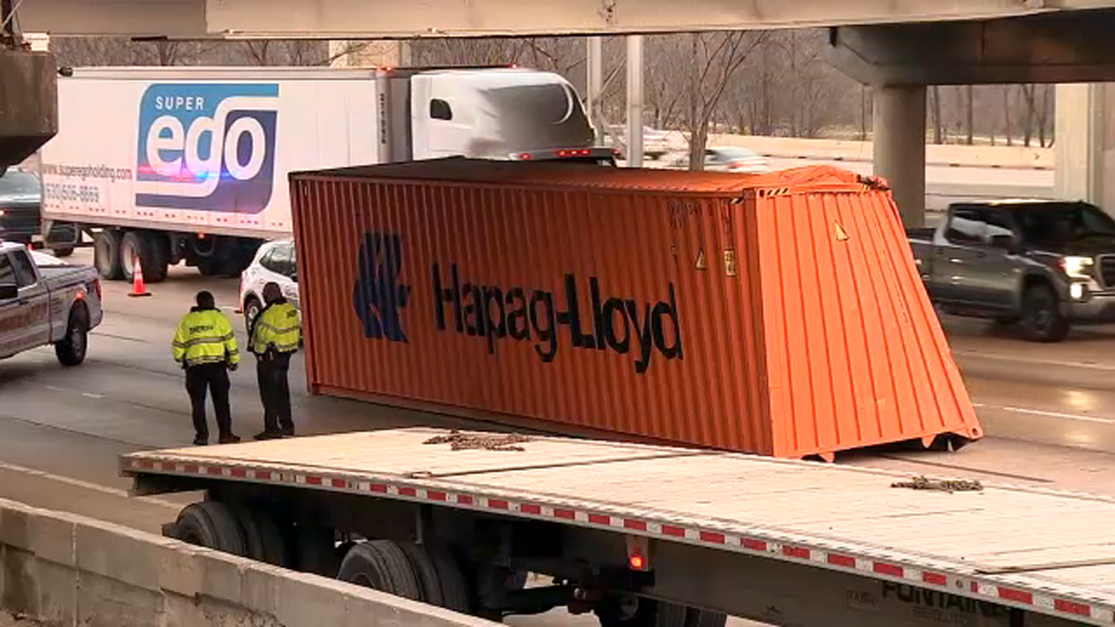 Houston traffic: 18-wheeler loses container after hitting top of bridge on Katy Freeway inbound at Taylor Street - Vimarsana News