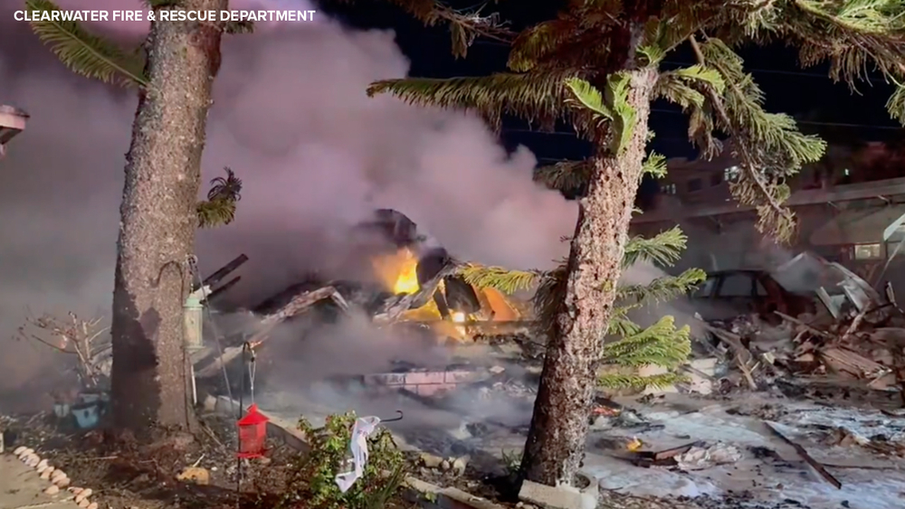 Small plane crashes into mobile home park in Florida