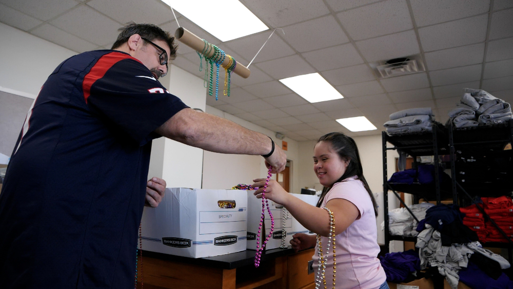 Galveston students recycling Mardi Gras beads
