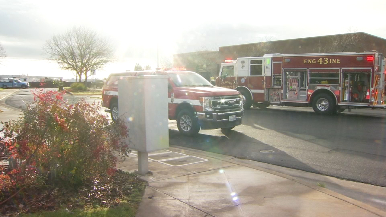 Car crash causes gas leak in Clovis, police say