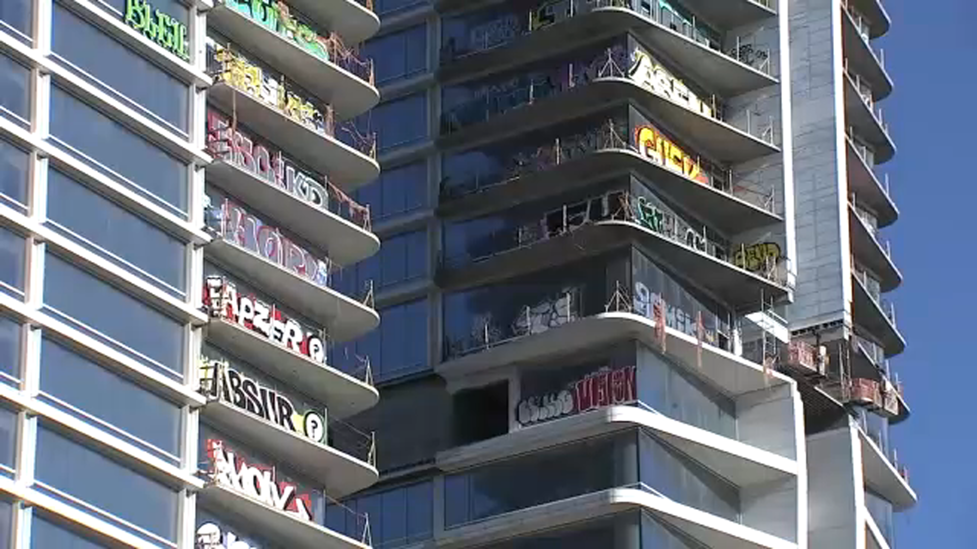 2 presuntos vándalos de edificio vacío en centro de LA detenidos