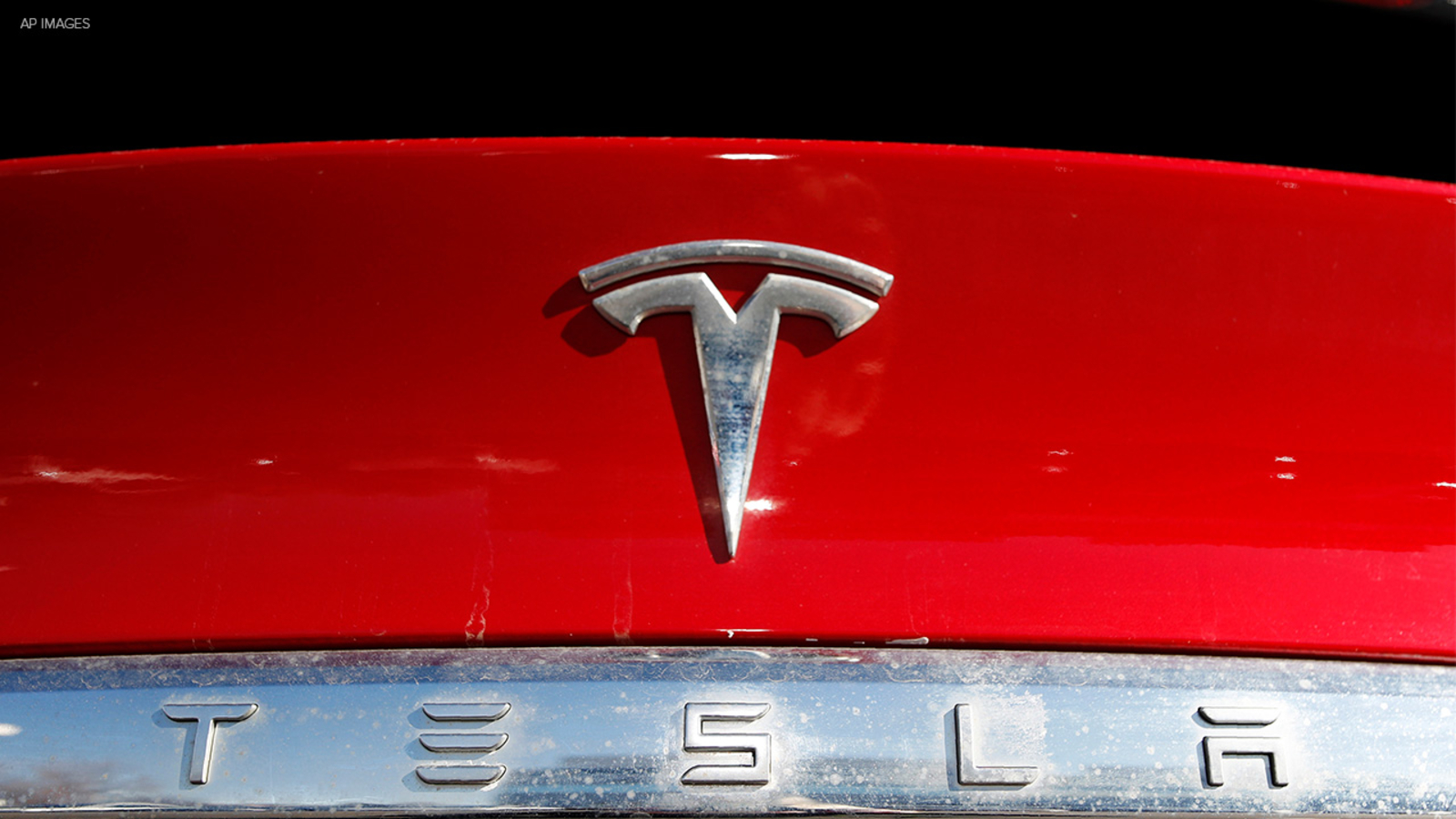 Tesla recalls nearly 2.2 million vehicles sold in US to fix warning lights that are too small - Vimarsana News