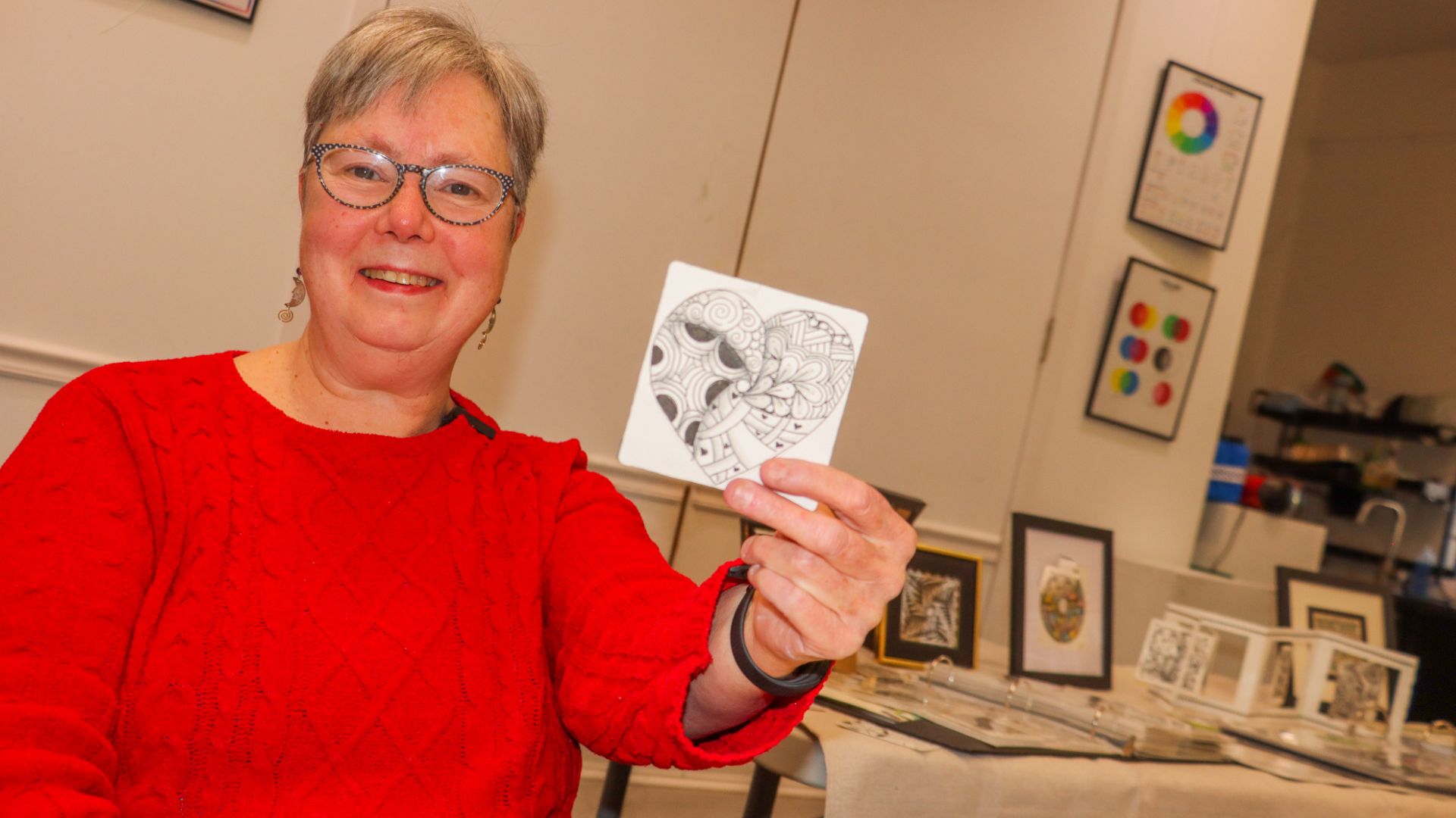 Retired nurse shares calming effects of Zentangle with local community