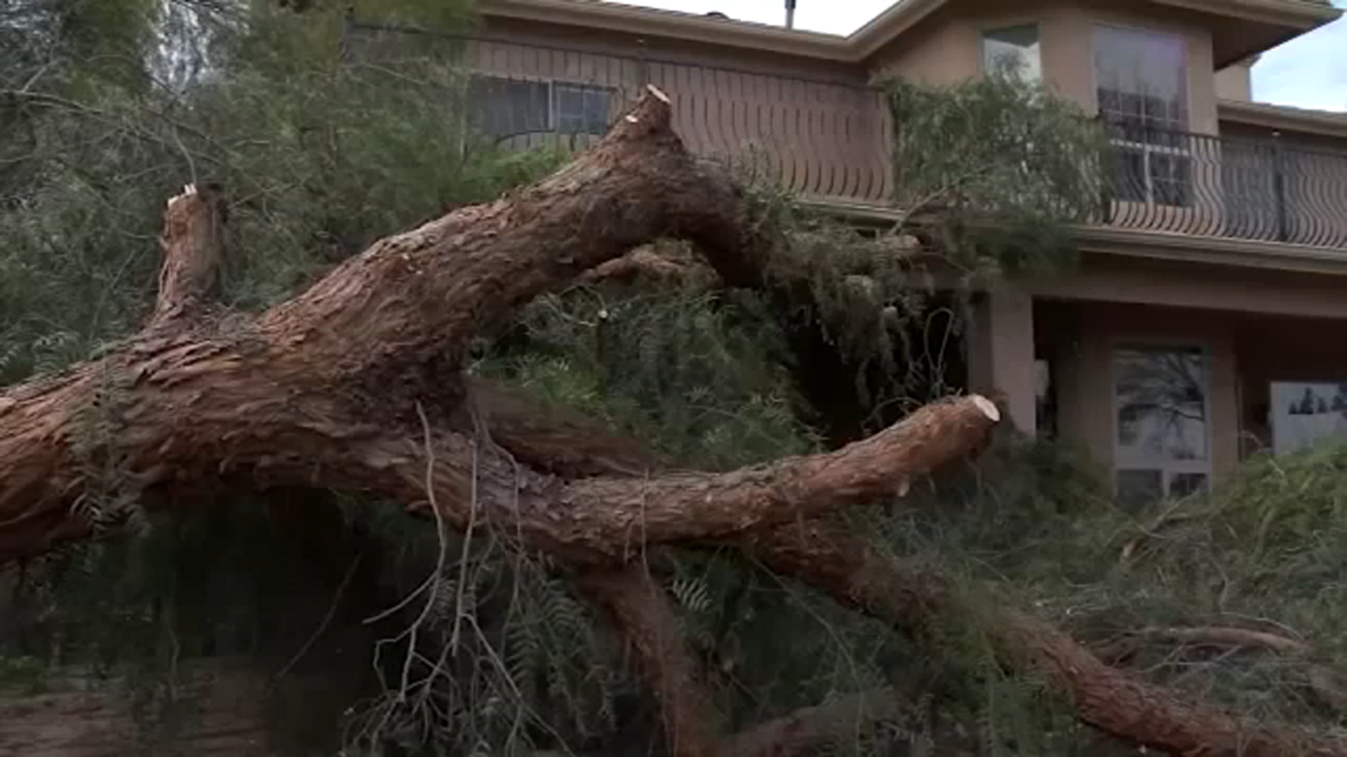 Evacuation warning in effect for parts of Madera County as some residents clean up from storm damage