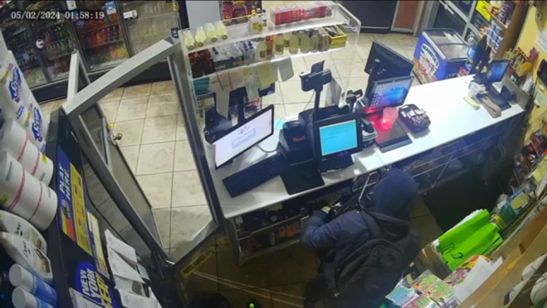 NYPD searching for thieves who broke into Bronx bodega