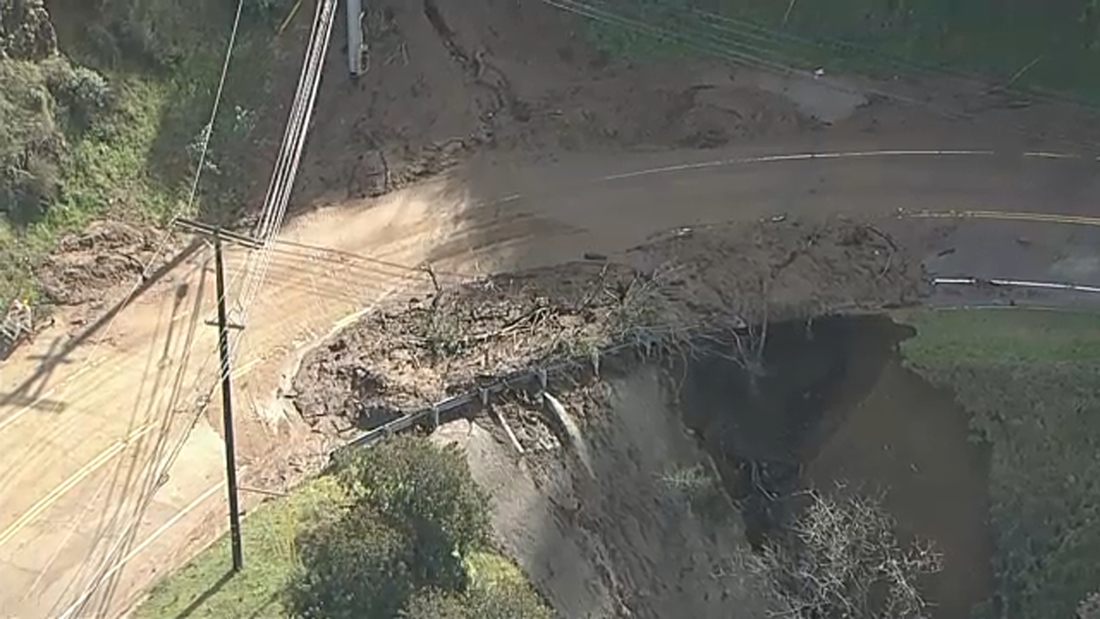 Stretch of Mulholland Drive in Studio City area remains closed after mudslides - Vimarsana News