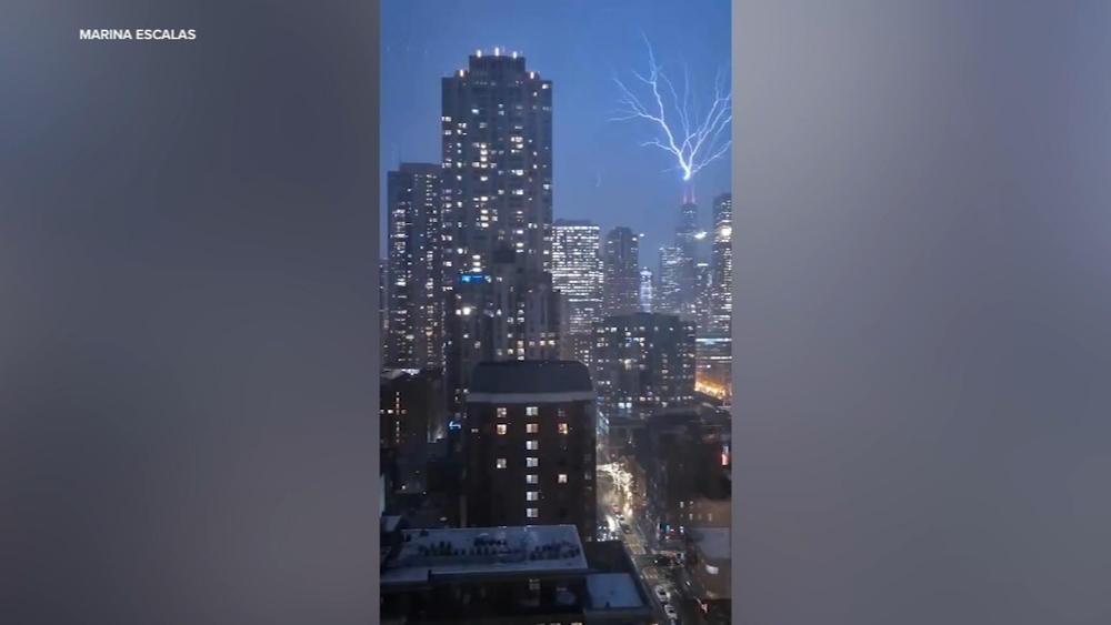 Lightning strikes Willis Tower, former Hancock building