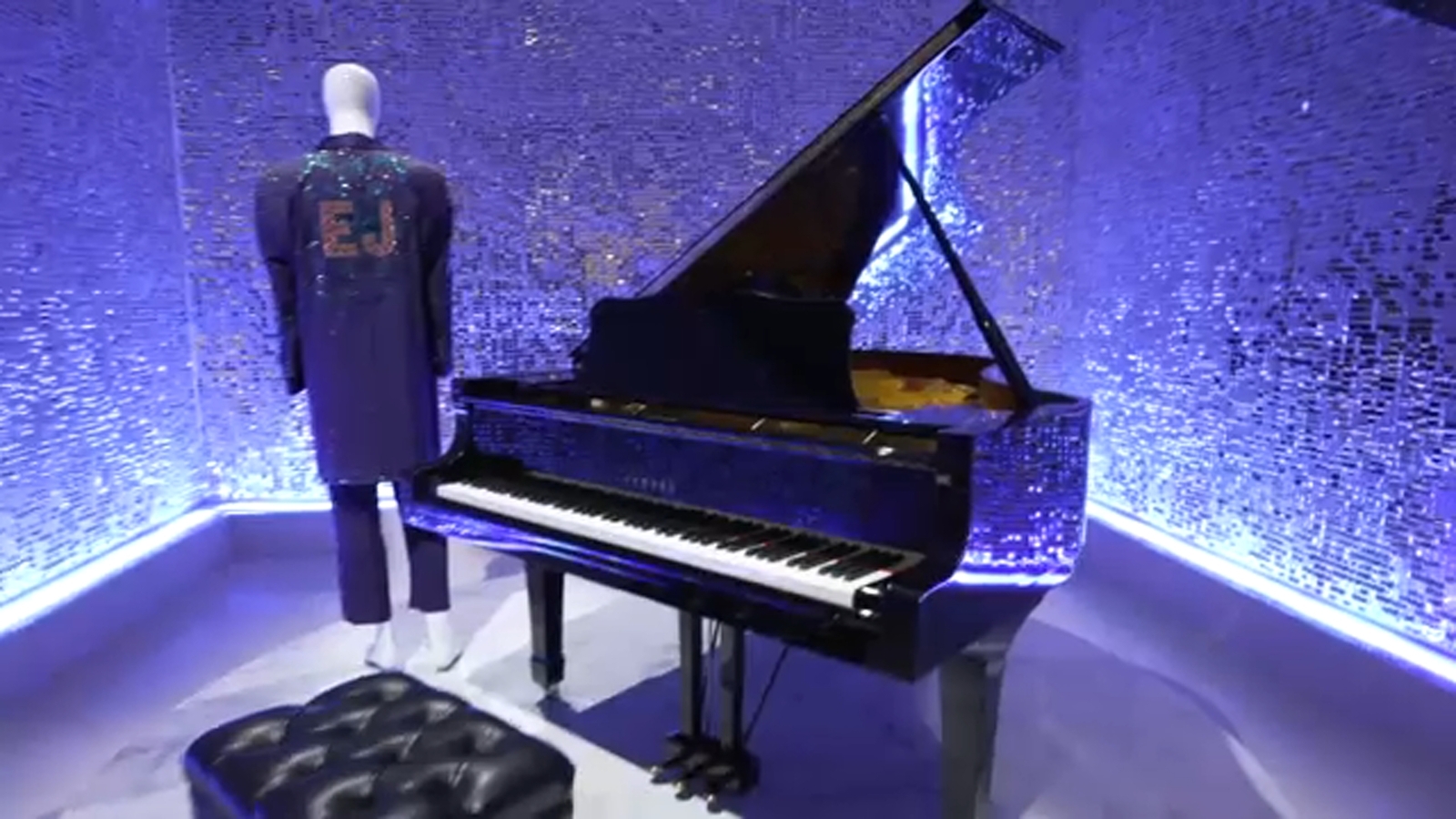 Elton John set to auction off belongings from Atlanta condo in wake of