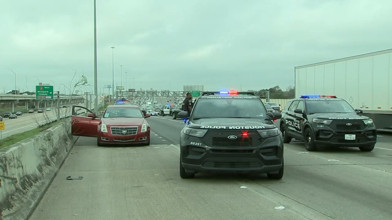 1 hurt when shots were fired on SW Freeway