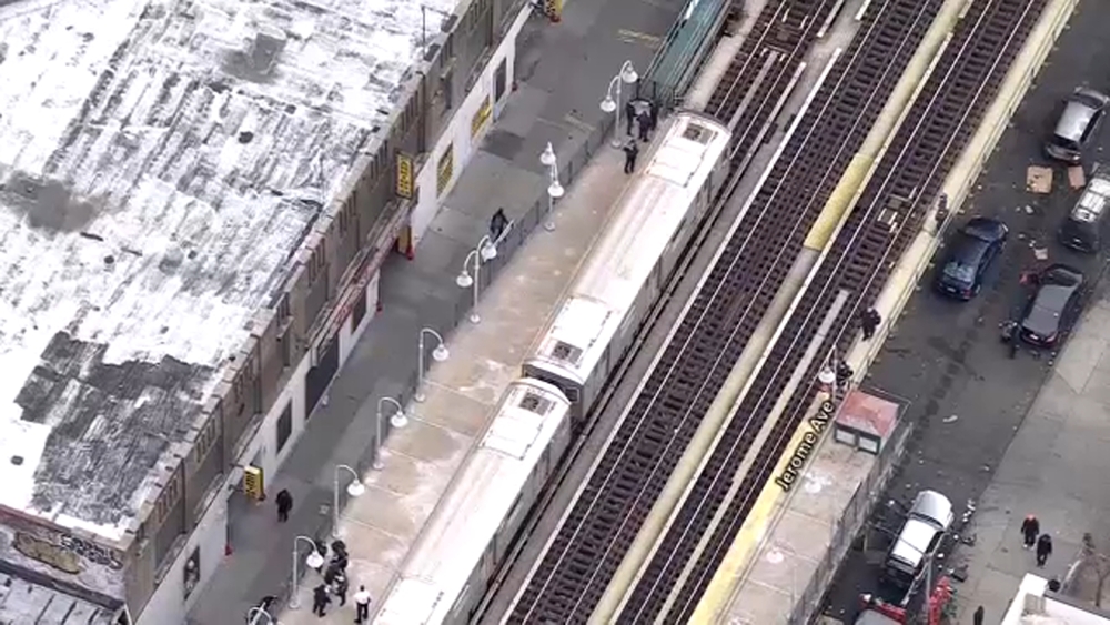 1 dead, 5 wounded after shooting on subway platform in Bronx