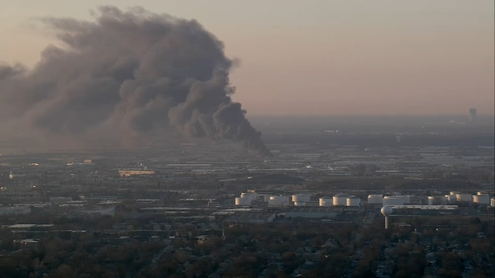 Spring Grove man Oskar Dziadon dies after Elk Grove Village fire on Pan Am Boulevard produces huge smoke cloud near O'Hare - Vimarsana News