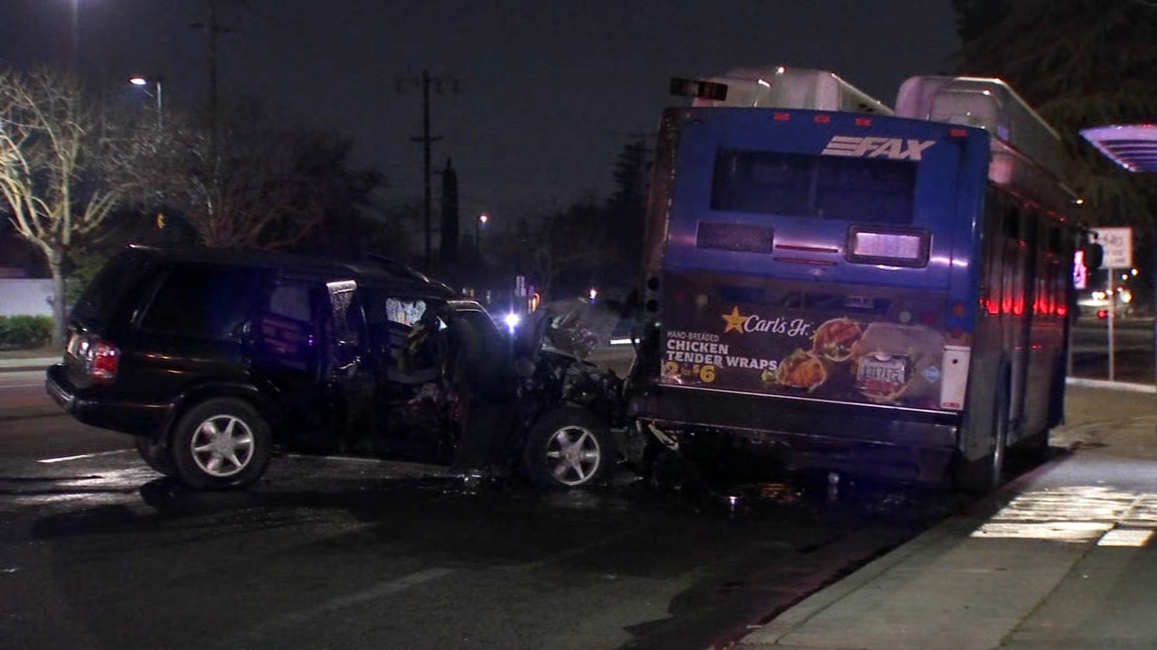 1 injured after fiery crash between city bus and SUV in Fresno - ABC30  Fresno