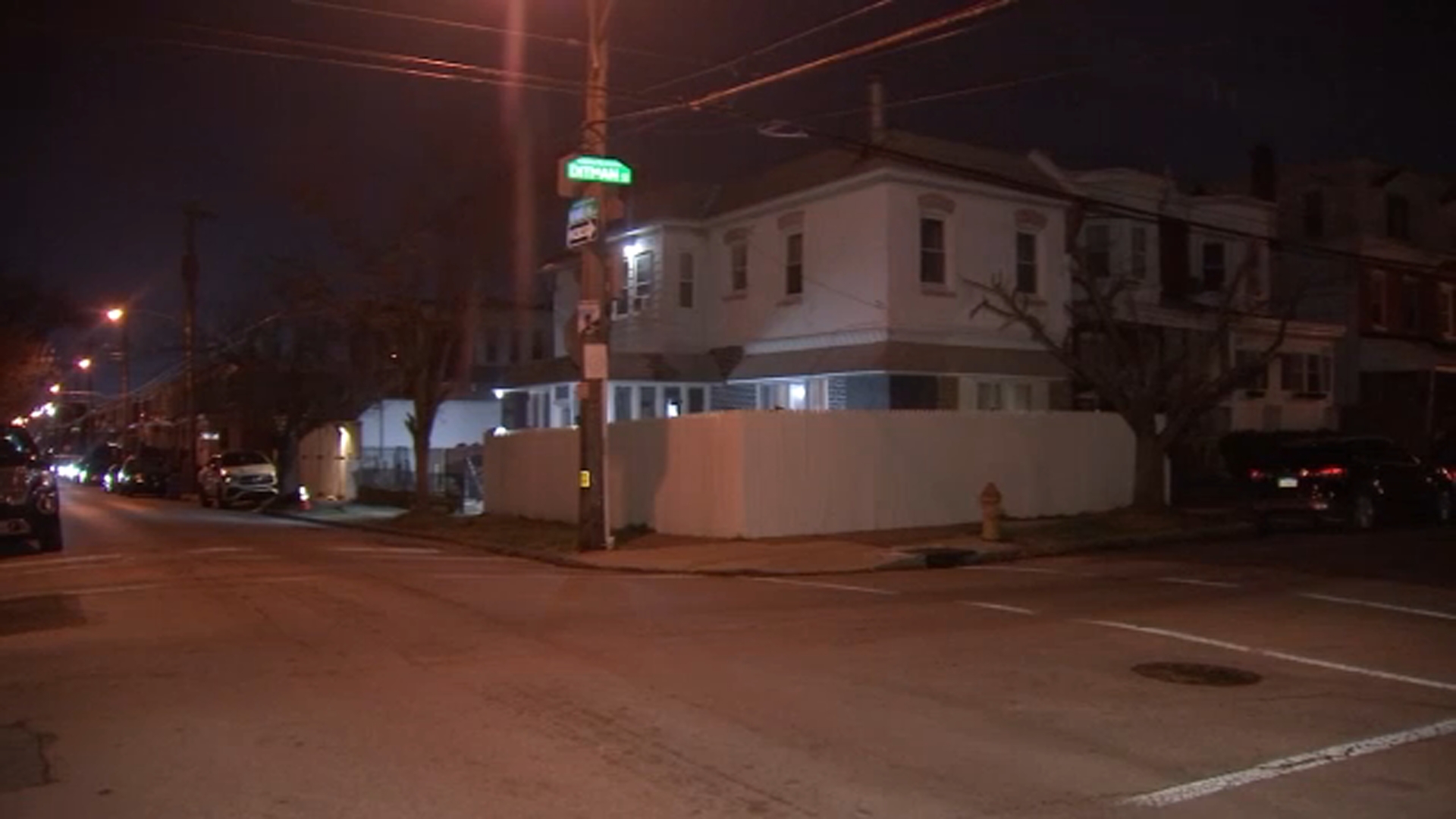 5 suspects assault man, then rob his home while others inside: Police