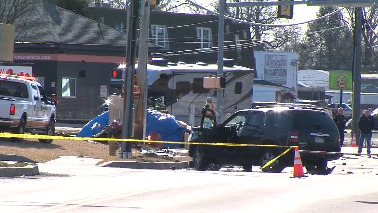 2 dead, 2 injured after Bucks County car crash; driver fled scene, police say