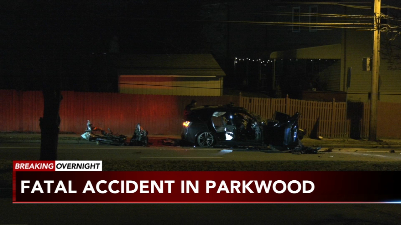 Man dies after crashing into pole in Parkwood