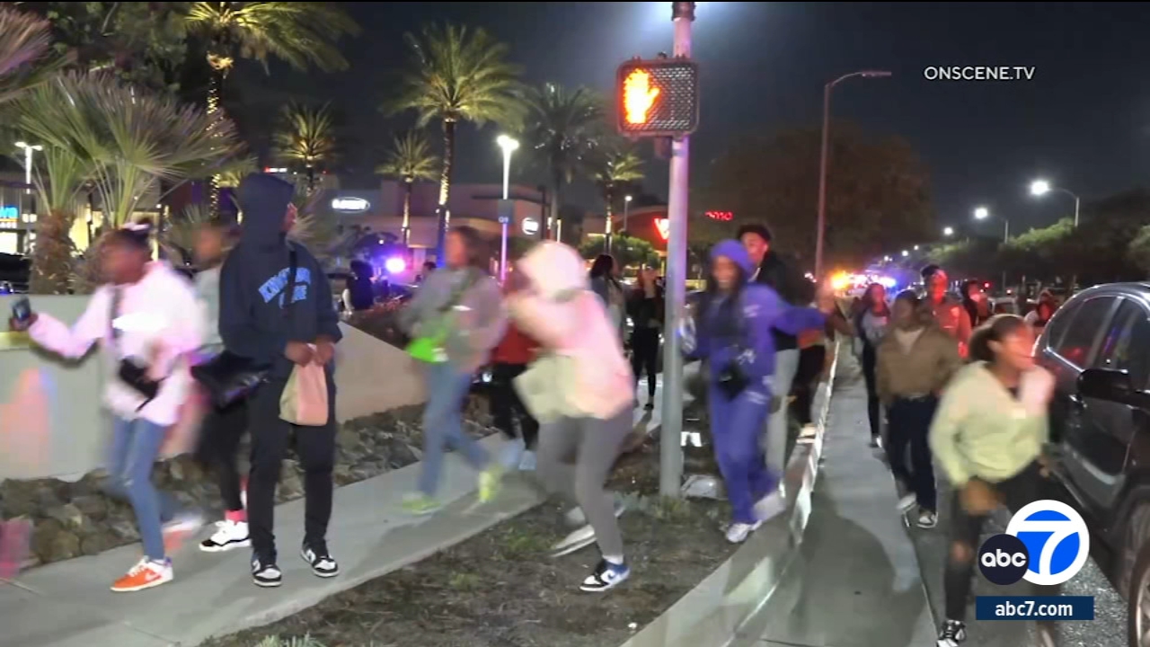 Del Amo Fashion Center in Torrance implementing chaperone policy