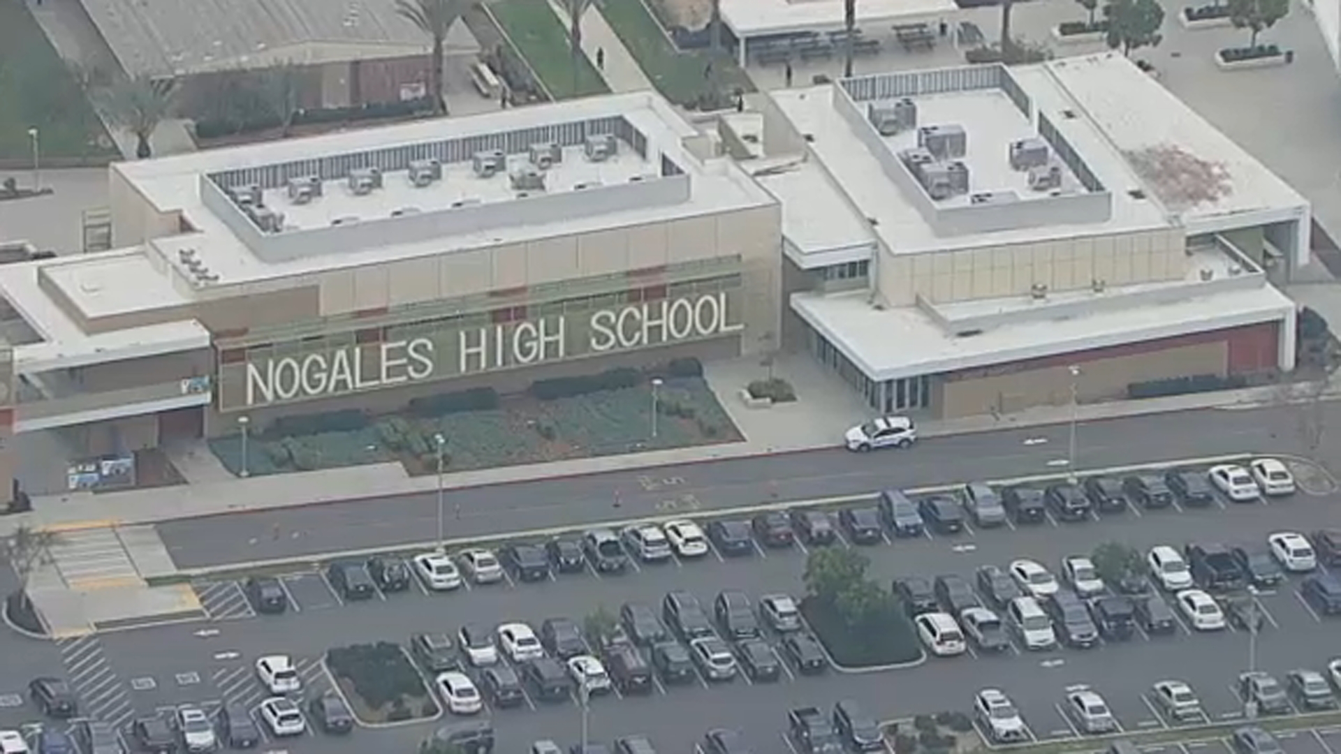 Apuñalan a estudiante en escuela secundaria Nogales en La Puente