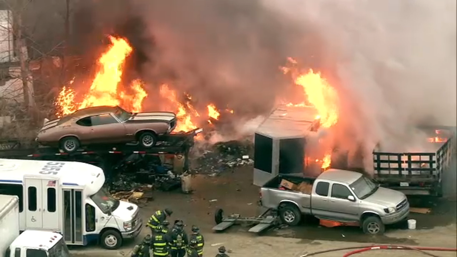 Galewood, Chicago fire today: Cars catch fire, huge flames seen at