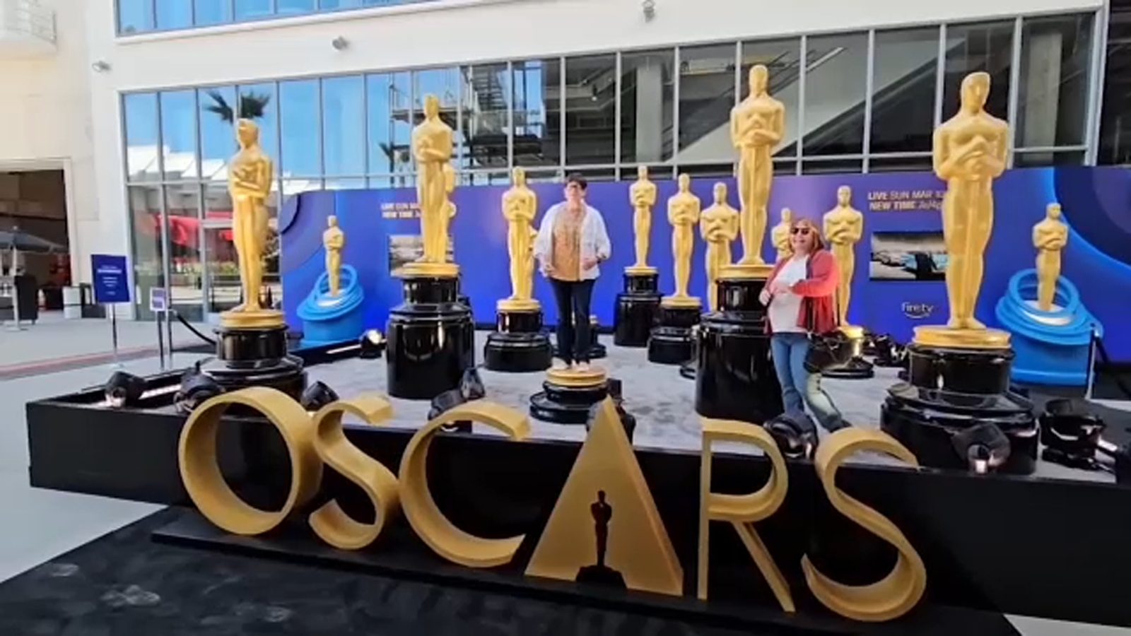 Step into the spotlight with the 'Oscars Fan Experience' photoop at