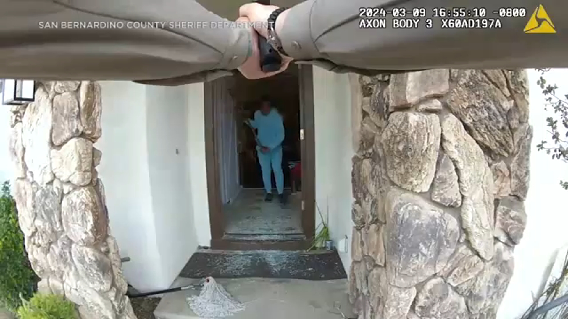 Agentes disparan mortalmente a adolescente tras presunto ataque 

