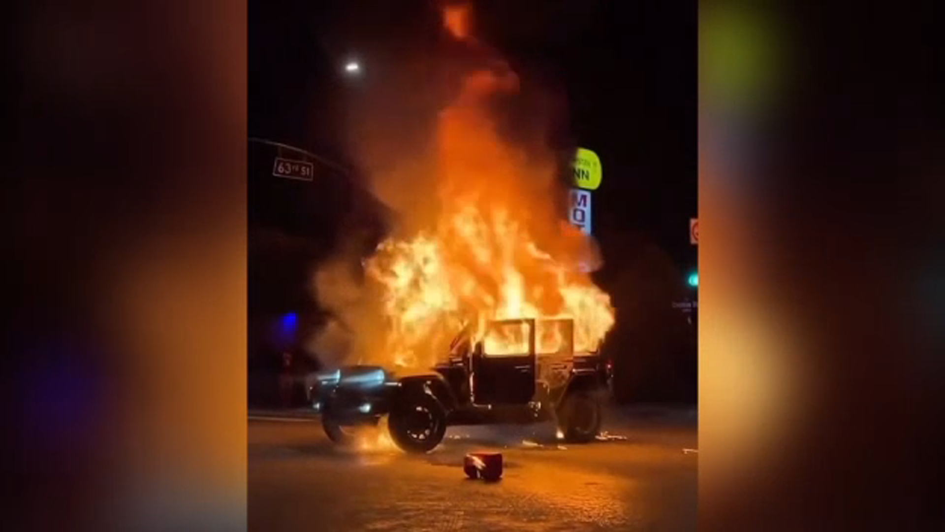 Jeep rociado con gasolina e incendiado durante caótica toma de calles
