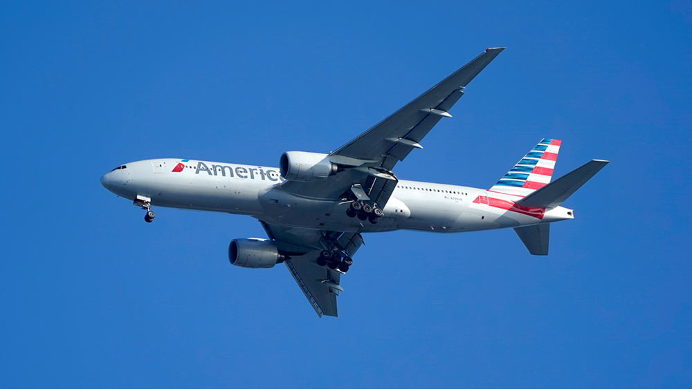 Feds investigating tire problem on American Airlines flight to LA
