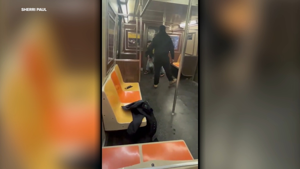Brooklyn subway shooting (full video)